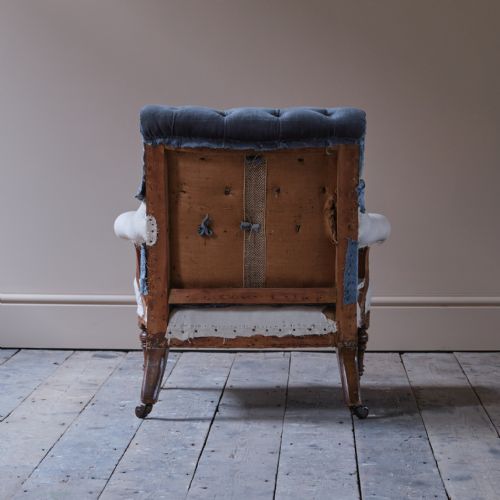A SMALL LATE 19TH CENTURY HOWARD STYLE ARMCHAIR - ADDITIONAL PHOTO 5