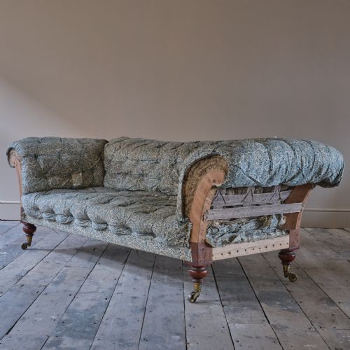 MID 19TH CENTURY CHESTERFIELD SOFA - ADDITIONAL PHOTO 3