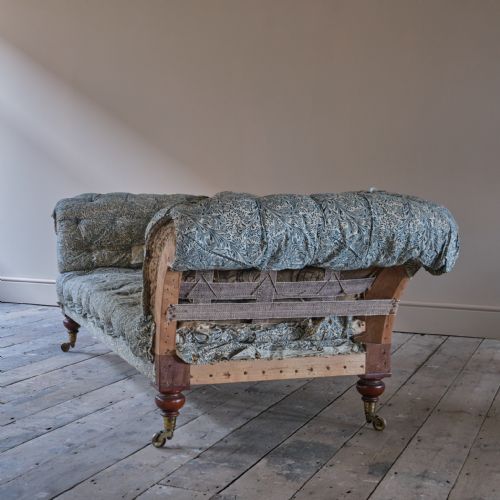 MID 19TH CENTURY CHESTERFIELD SOFA - ADDITIONAL PHOTO 5