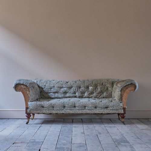 MID 19TH CENTURY CHESTERFIELD SOFA - ADDITIONAL PHOTO 6