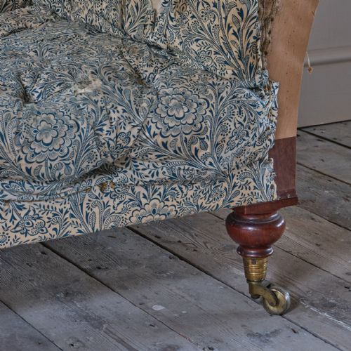 MID 19TH CENTURY CHESTERFIELD SOFA - ADDITIONAL PHOTO 10