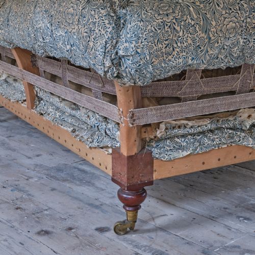 MID 19TH CENTURY CHESTERFIELD SOFA - ADDITIONAL PHOTO 11