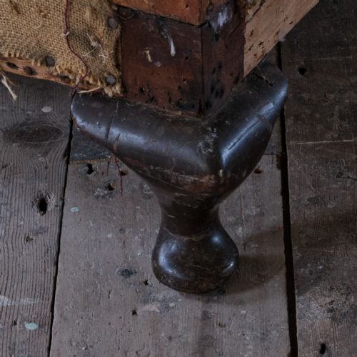 EARLY 20TH CENTURY COUNTRY HOUSE SOFA - ADDITIONAL PHOTO 4