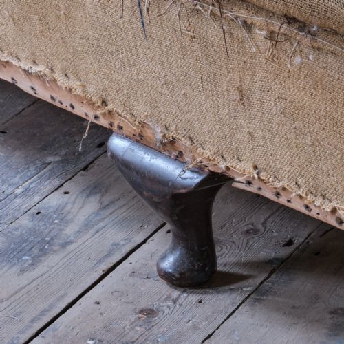 EARLY 20TH CENTURY COUNTRY HOUSE SOFA - ADDITIONAL PHOTO 5