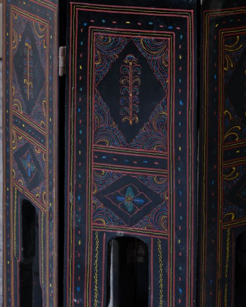 EARLY 20TH CENTURY BLACK LACQUERED SIDE TABLE - ADDITIONAL PHOTO 13
