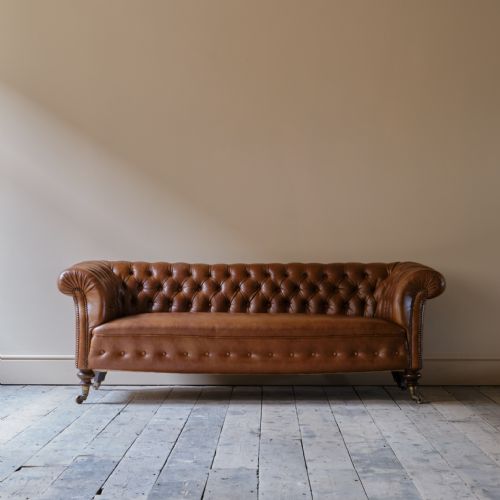 MID 19TH CENTURY HOWARD SONS CHESTERFIELD SOFA - ADDITIONAL PHOTO 2