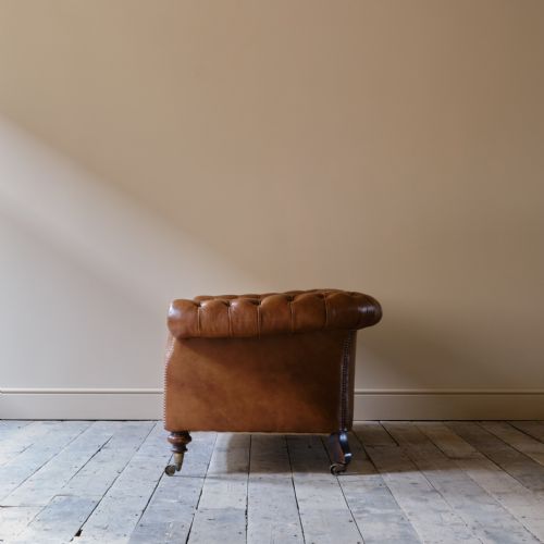 MID 19TH CENTURY HOWARD SONS CHESTERFIELD SOFA - ADDITIONAL PHOTO 5