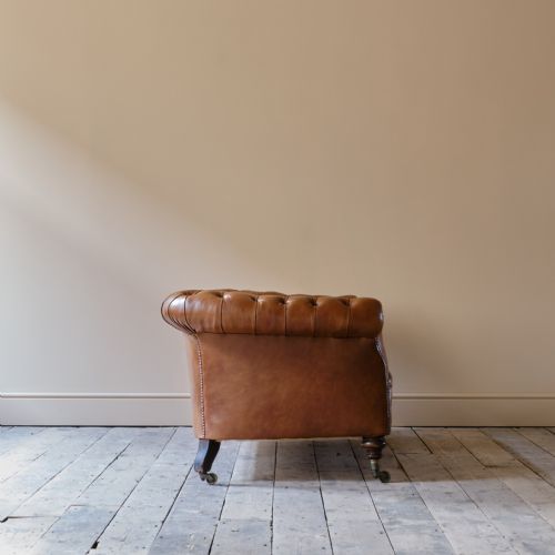 MID 19TH CENTURY HOWARD SONS CHESTERFIELD SOFA - ADDITIONAL PHOTO 8