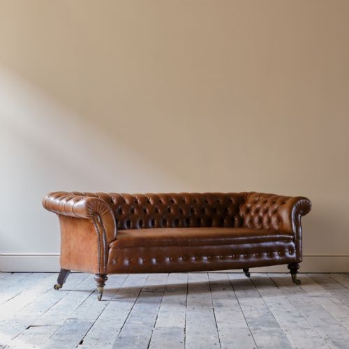 MID 19TH CENTURY HOWARD SONS CHESTERFIELD SOFA - ADDITIONAL PHOTO 9