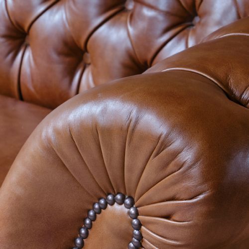 MID 19TH CENTURY HOWARD SONS CHESTERFIELD SOFA - ADDITIONAL PHOTO 12