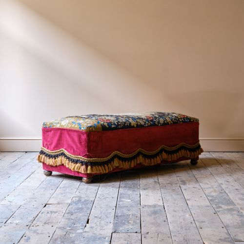 LARGE COUNTRY HOUSE STORAGE OTTOMAN BY HALLETT SONS - ADDITIONAL PHOTO 3