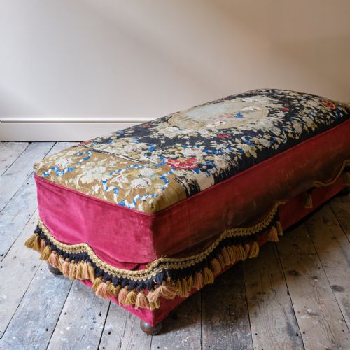 LARGE COUNTRY HOUSE STORAGE OTTOMAN BY HALLETT SONS - ADDITIONAL PHOTO 9