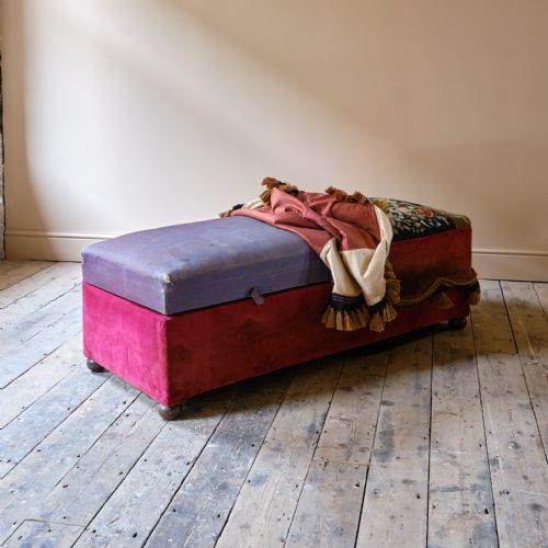 LARGE COUNTRY HOUSE STORAGE OTTOMAN BY HALLETT SONS - ADDITIONAL PHOTO 10