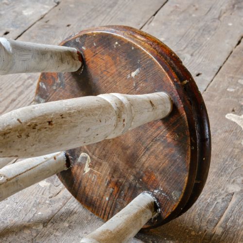 MID 19TH CENTURY DAIRY STOOL IN PAINT - ADDITIONAL PHOTO 3