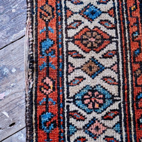 EARLY 20TH CENTURY HAND KNOTTED RUG - ADDITIONAL PHOTO 3