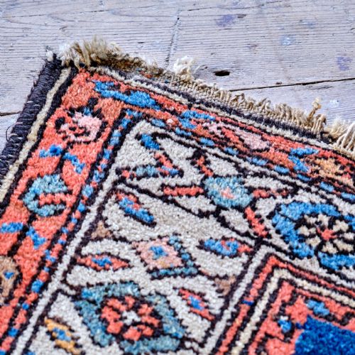 EARLY 20TH CENTURY HAND KNOTTED RUG - ADDITIONAL PHOTO 6