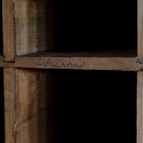 19TH CENTURY COUNTRY HOUSE WINE CUPBOARD IN ORIGINAL PAINT - ADDITIONAL PHOTO 10