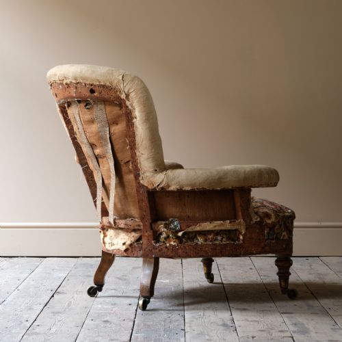 MID 19TH CENTURY HOWARD AND SONS ARMCHAIR - ADDITIONAL PHOTO 4