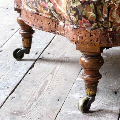 MID 19TH CENTURY HOWARD AND SONS ARMCHAIR - ADDITIONAL PHOTO 9