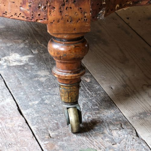 MID 19TH CENTURY HOWARD AND SONS ARMCHAIR - ADDITIONAL PHOTO 11