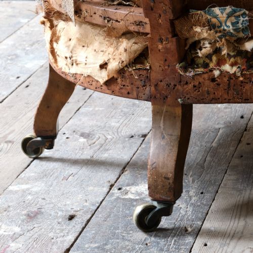 MID 19TH CENTURY HOWARD AND SONS ARMCHAIR - ADDITIONAL PHOTO 12