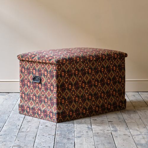 LARGE 19TH CENTURY UPHOLSTERED PINE STORAGE CHEST - ADDITIONAL PHOTO 2