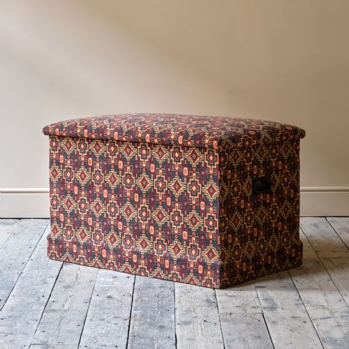 LARGE 19TH CENTURY UPHOLSTERED PINE STORAGE CHEST - ADDITIONAL PHOTO 4