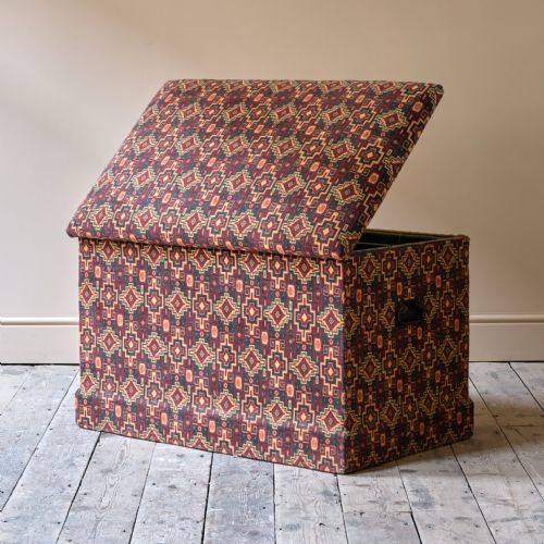 LARGE 19TH CENTURY UPHOLSTERED PINE STORAGE CHEST - ADDITIONAL PHOTO 5