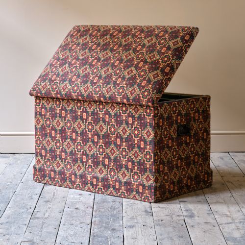 LARGE 19TH CENTURY UPHOLSTERED PINE STORAGE CHEST - ADDITIONAL PHOTO 6