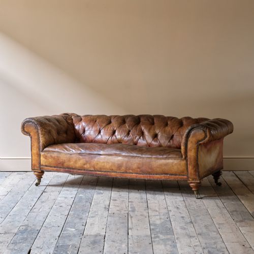 EARLY 20TH CENTURY HOWARD STYLE CHESTERFIELD SOFA - ADDITIONAL PHOTO 1