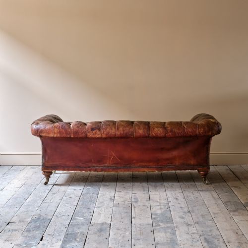 EARLY 20TH CENTURY HOWARD STYLE CHESTERFIELD SOFA - ADDITIONAL PHOTO 2