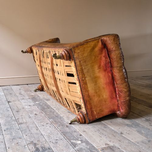 EARLY 20TH CENTURY HOWARD STYLE CHESTERFIELD SOFA - ADDITIONAL PHOTO 8