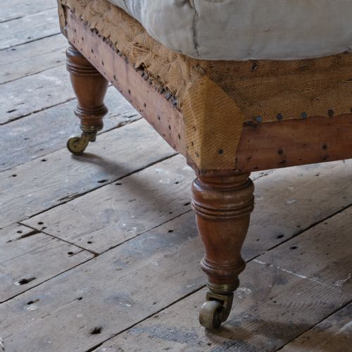 HOWARD SONS RECLINING DAYBED C 1900 - ADDITIONAL PHOTO 6