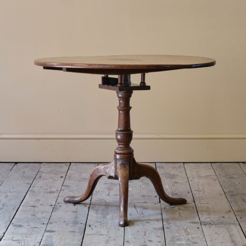 18th century oak tilt top pedestal table - CATEGORY: ANTIQUE TABLES - DATED 18TH CENTURY