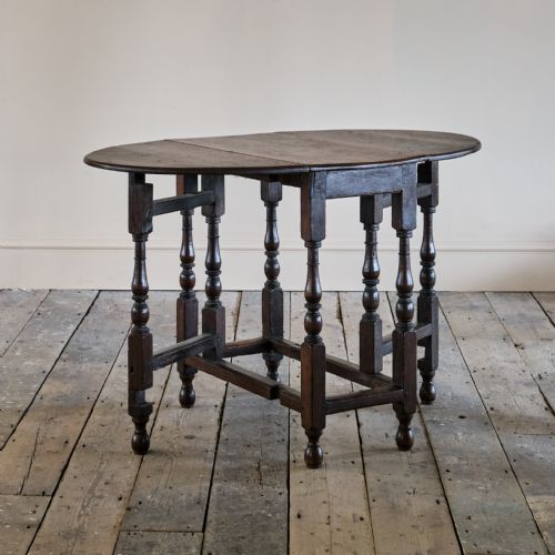 SMALL OAK GATELEG TABLE