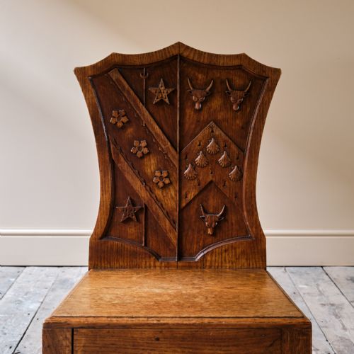 PAIR OF 19TH CENTURY ARMORIAL HALL CHAIRS - ADDITIONAL PHOTO 5