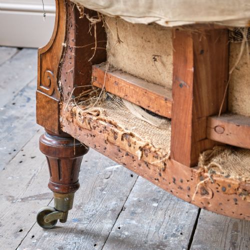 MID 19TH CENTURY COUNTRY HOUSE SOFA - ADDITIONAL PHOTO 8