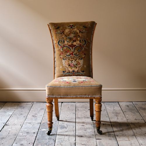 19TH CENTURY BIRDS EYE MAPLE SIDE CHAIR IN TAPESTRY FABRIC - ADDITIONAL PHOTO 1