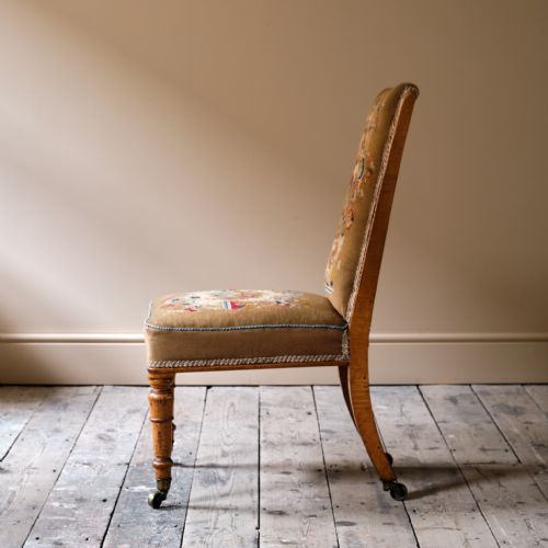 19TH CENTURY BIRDS EYE MAPLE SIDE CHAIR IN TAPESTRY FABRIC - ADDITIONAL PHOTO 6