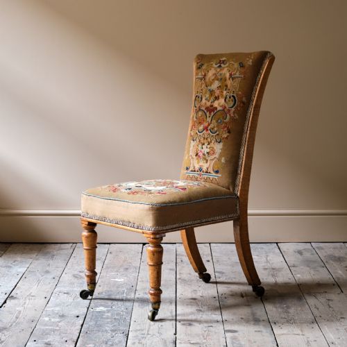 19TH CENTURY BIRDS EYE MAPLE SIDE CHAIR IN TAPESTRY FABRIC - ADDITIONAL PHOTO 7