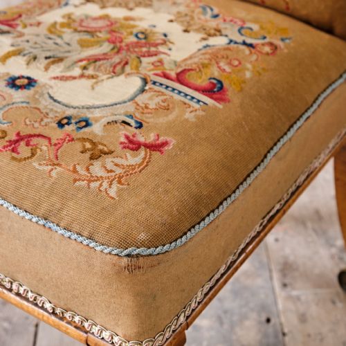 19TH CENTURY BIRDS EYE MAPLE SIDE CHAIR IN TAPESTRY FABRIC - ADDITIONAL PHOTO 11
