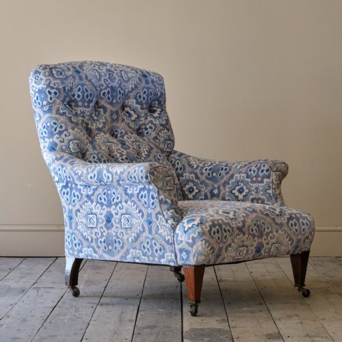 LARGE DEEP SEATED COUNTRY HOUSE ARMCHAIR