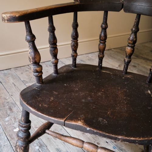 19TH CENTURY ELM SMOKERS BOW WINDSOR CHAIR - ADDITIONAL PHOTO 9