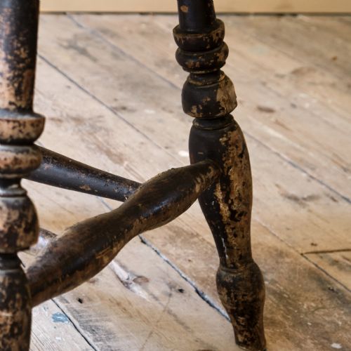 19TH CENTURY ELM SMOKERS BOW WINDSOR CHAIR - ADDITIONAL PHOTO 11