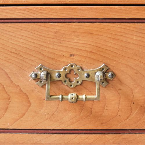 19TH CENTURY AESTHETIC MOVEMENT ASH CHEST OF DRAWERS - ADDITIONAL PHOTO 4