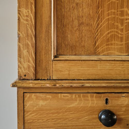 ANTIQUE PINE LINEN PRESS IN ORIGINAL PAINT - ADDITIONAL PHOTO 6