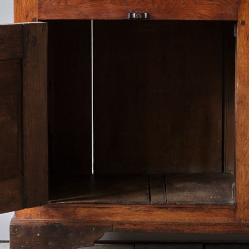 GEORGIAN OAK DOG KENNEL DRESSER RACK - ADDITIONAL PHOTO 4