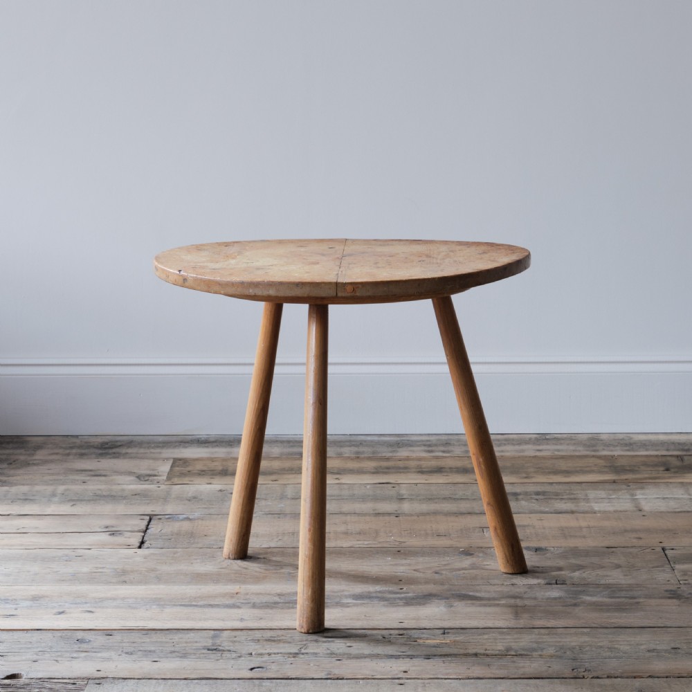 19th century Welsh boarders pine cricket table