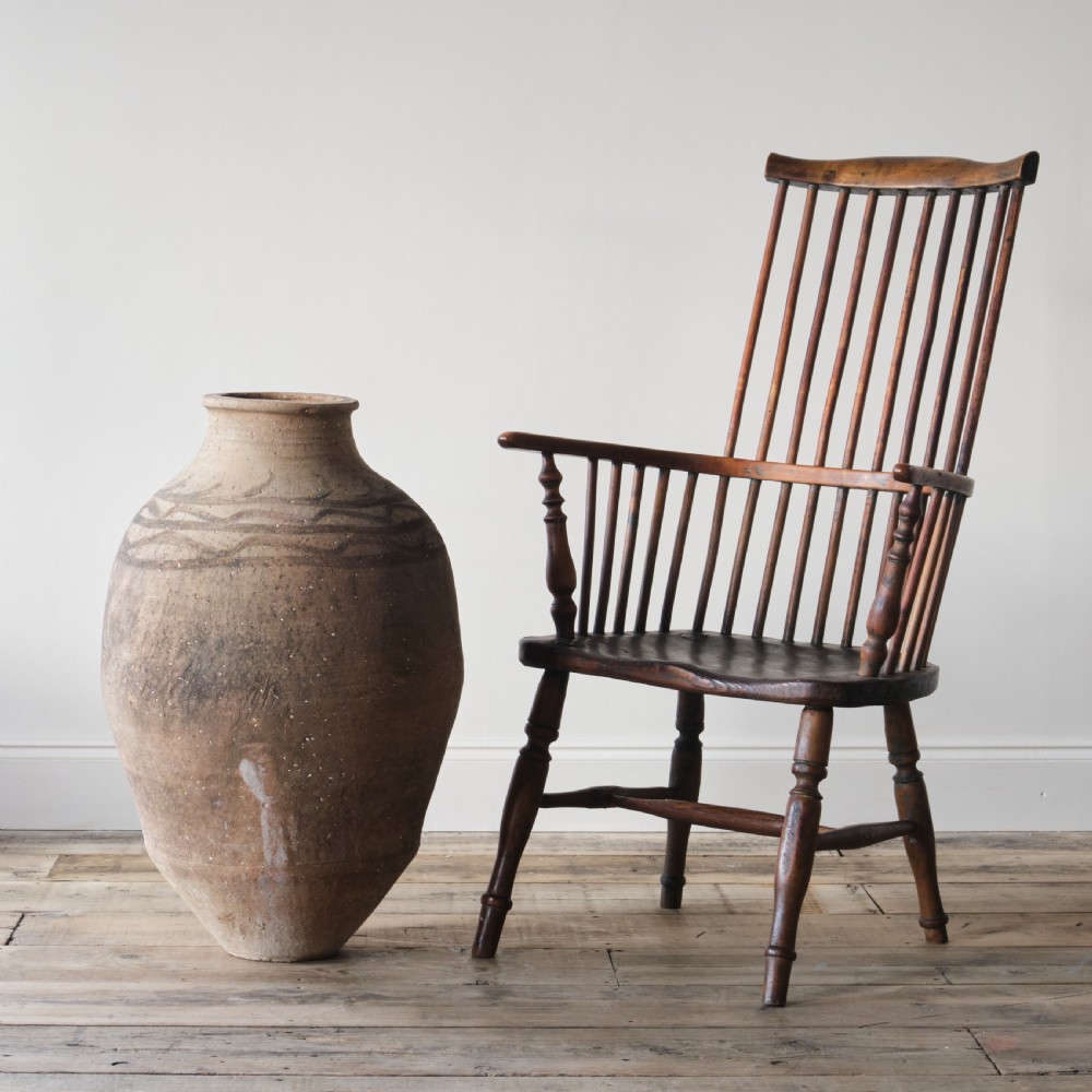 Large terracotta olive pot View III