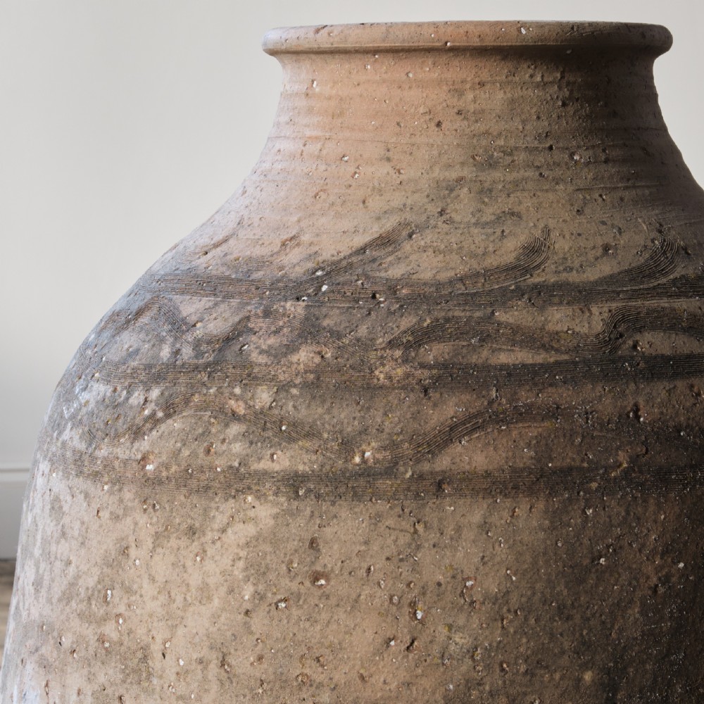 Large terracotta olive pot View V